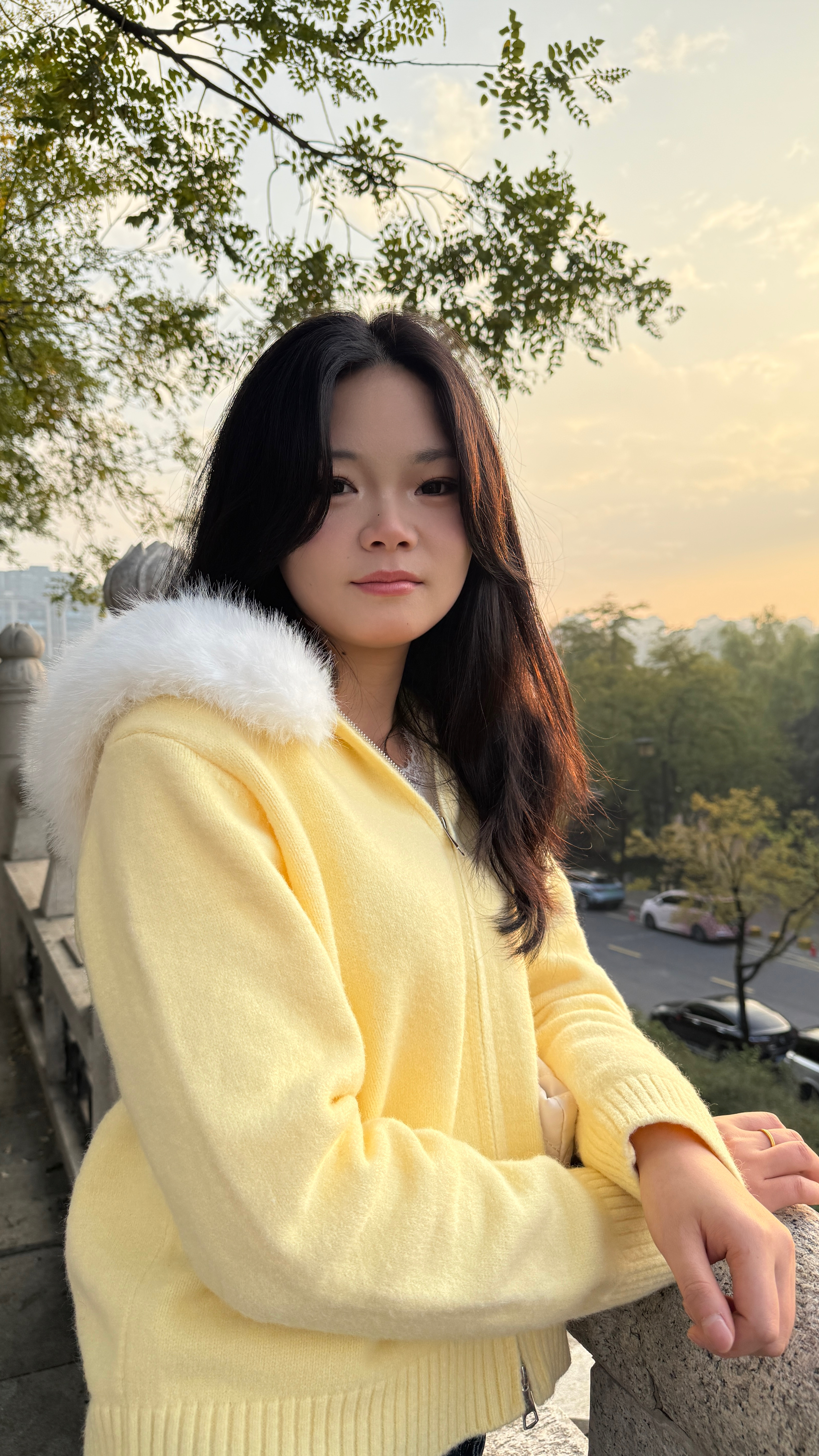 落叶铺成的毯，和身边的你，都是秋天送的暖